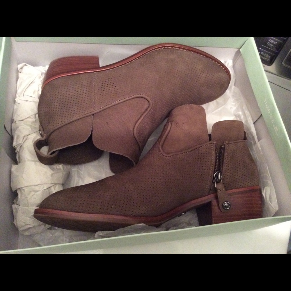 Nurture Carnes Bootie size 8